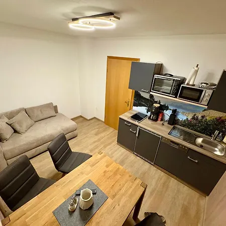 Lydia سخلادميخ